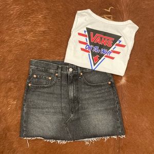 NWOT Levi’s high waist jean skirt